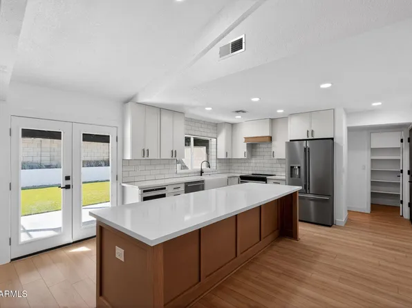 9 E Surrey Avenue, Phoenix, AZ 85022