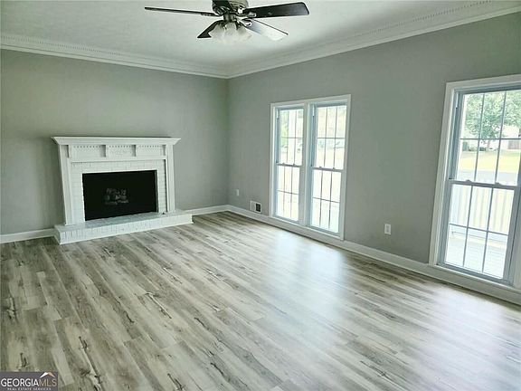 3rd image of 1620 Summit View Way