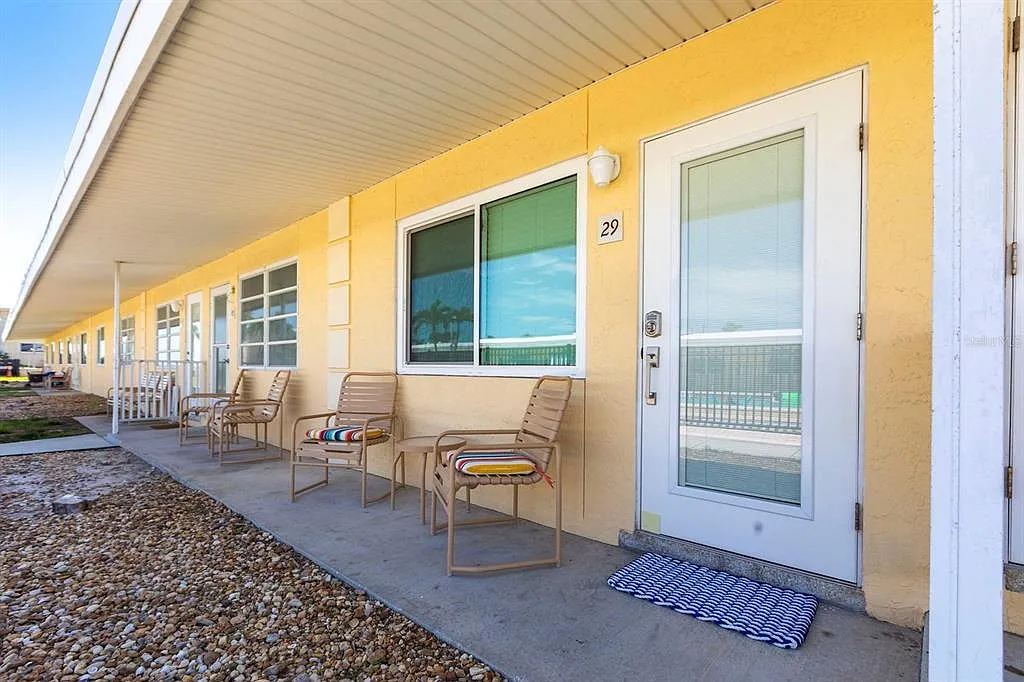 Studio, 1.0 bath, 420 sqft, $5,070 — Photo 1