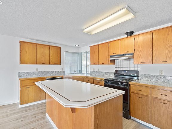 4th image of 1804 SE 158th Ave