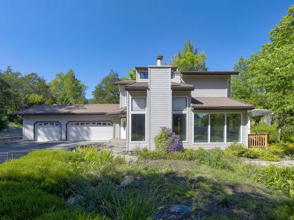 235 Glenoak Ln, Grants Pass, OR 97526