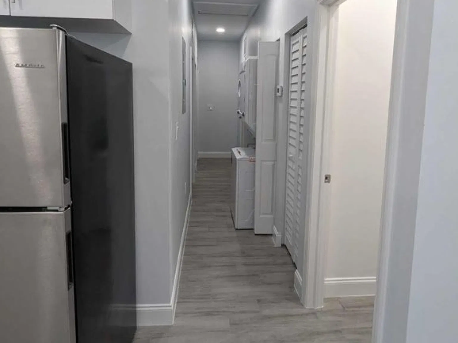 3 bed, 950 sqft, $3,200 — Photo 3