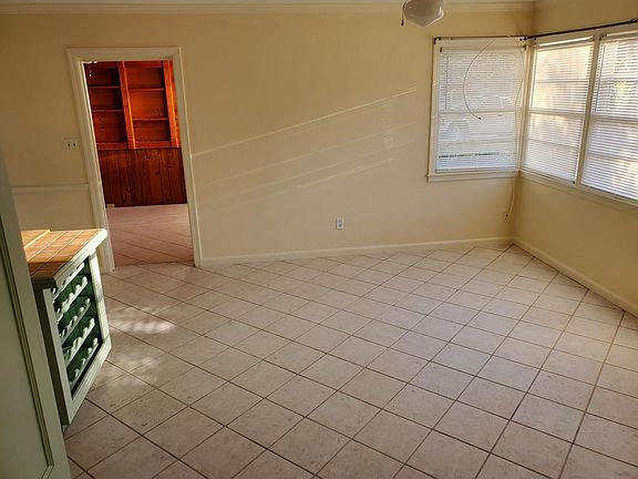 4th image of 1117 Robinson Dr N