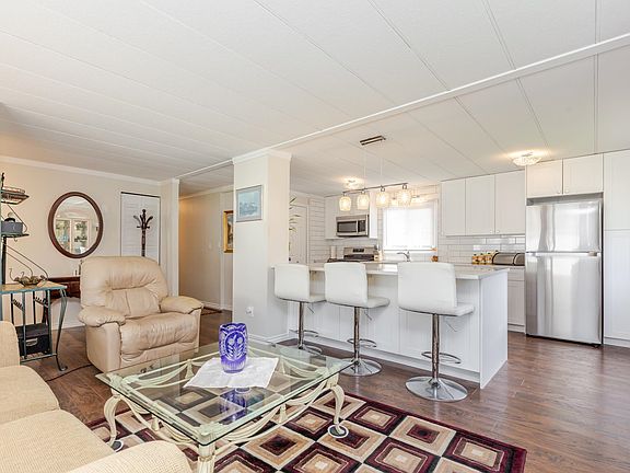 5th image of 1840 160th St #251
