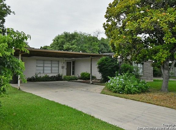 3rd image of 619 E Formosa Blvd