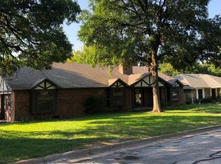 221 Betty L Ln, Burleson, TX 76028