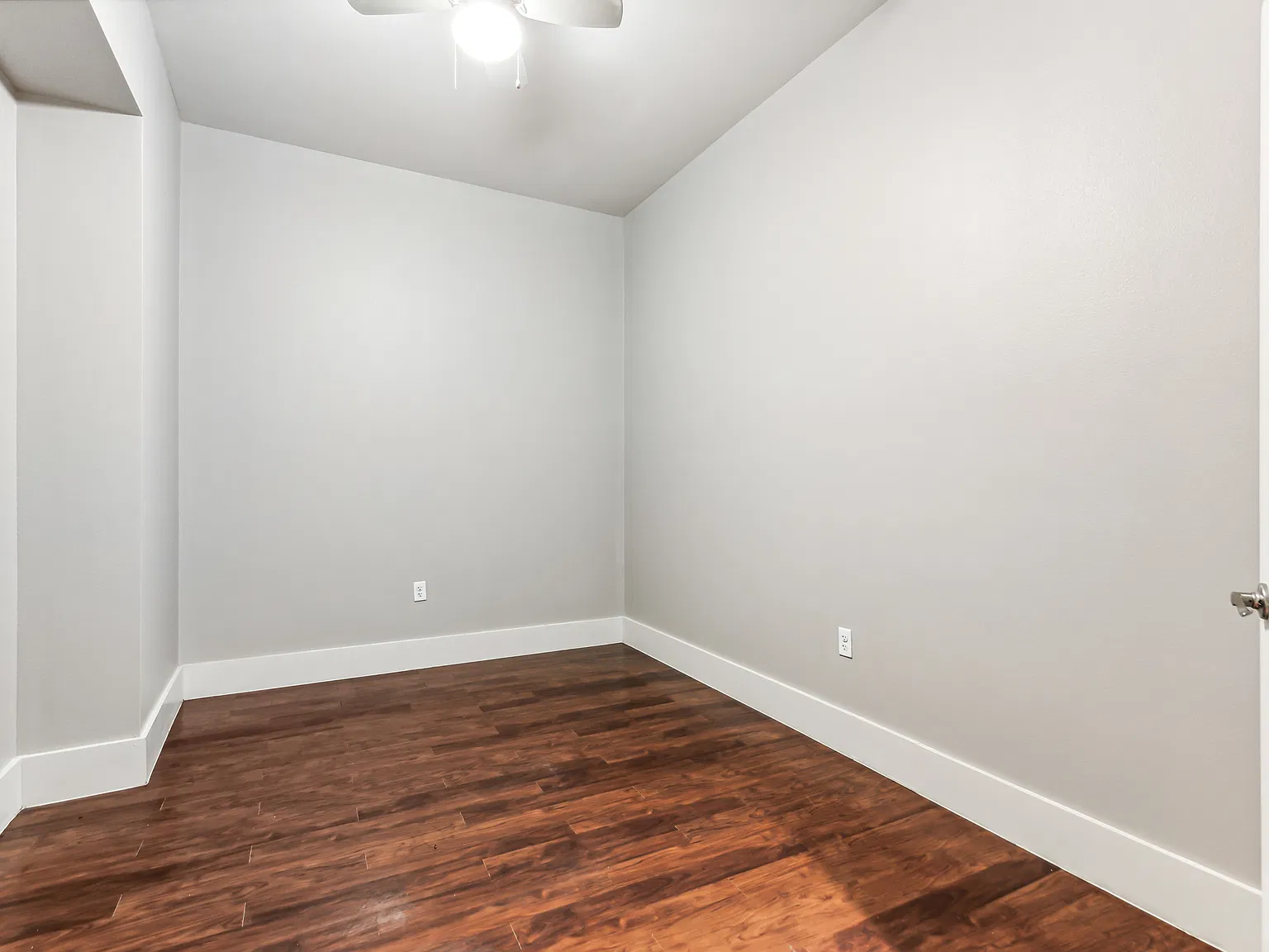 1 bed, 847 sqft, $7,550 — Photo 4