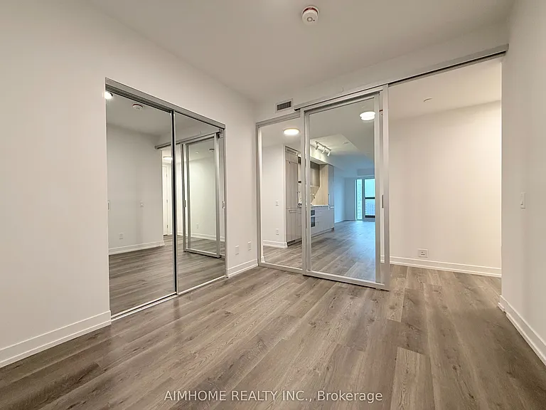 771 Yonge St #1606 — Photo 5