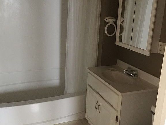 Apt. A bathroom