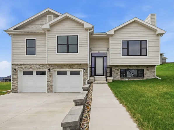 511 E Wood St, Avoca, IA 51521