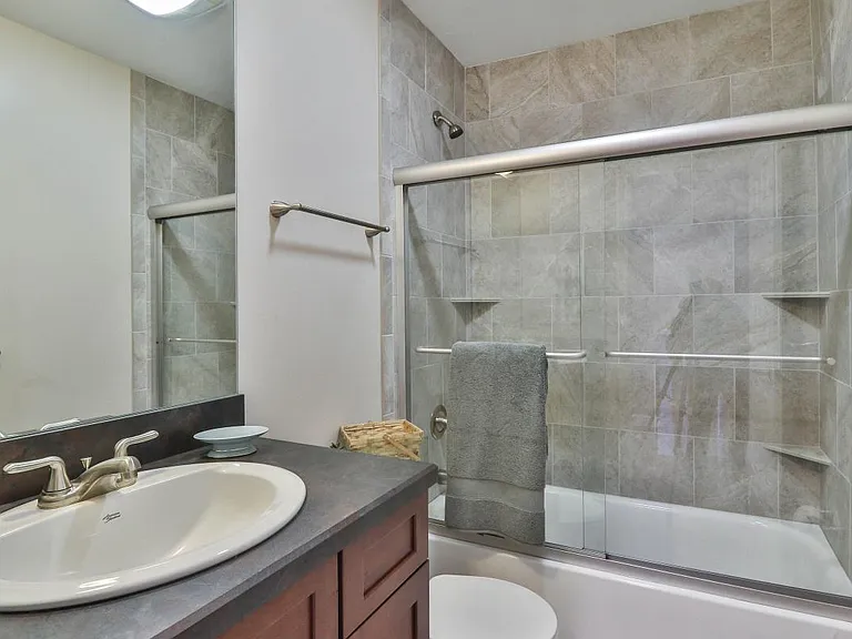 2831 Laclede Station Rd — Photo 17