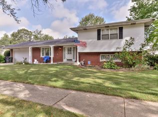 704 Brighton Dr, Urbana, IL 61801