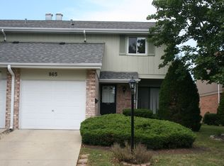 865 Heatherbrook Ct, Wheaton, IL 60189