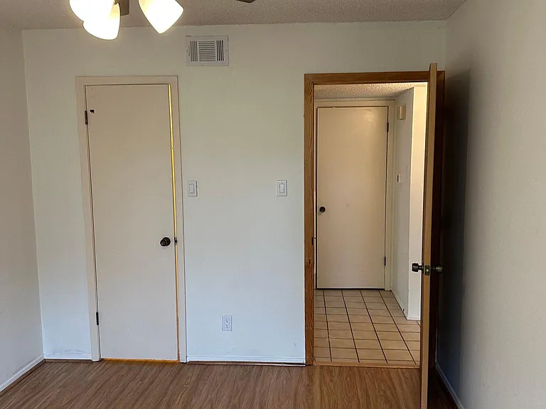 701 The High Rd #A — Photo 20