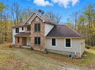 135 Split Rock Rd, Newfoundland, PA 18445