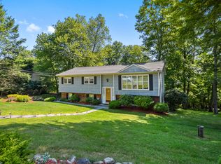 28 Hillside Ter, Mahopac, NY 10541