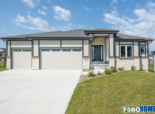 3660 NW 167th St, Clive, IA 50325