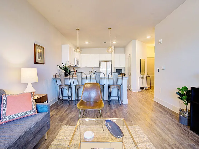 Midtown Row Apartments — Photo 12