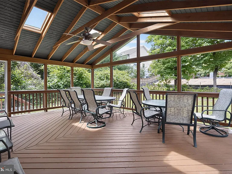 1452 Dewberry Ct — Photo 8