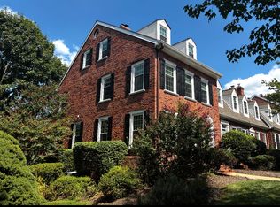 25 Commanders Dr, Washington Crossing, PA 18977