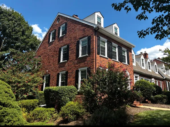 25 Commanders Dr, Washington Crossing, PA 18977