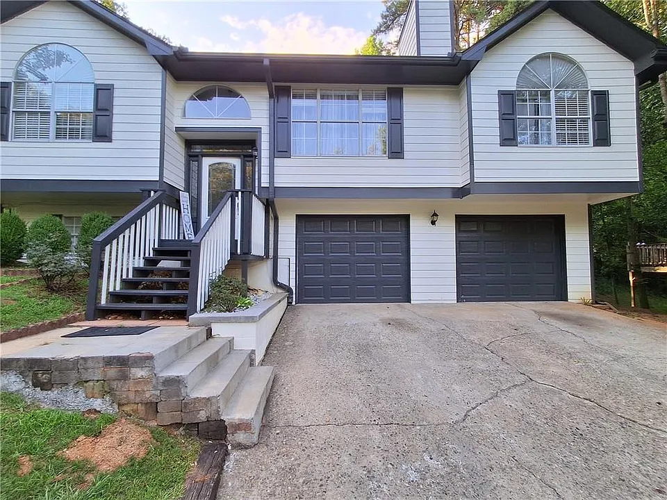 1142 Riverside Trce