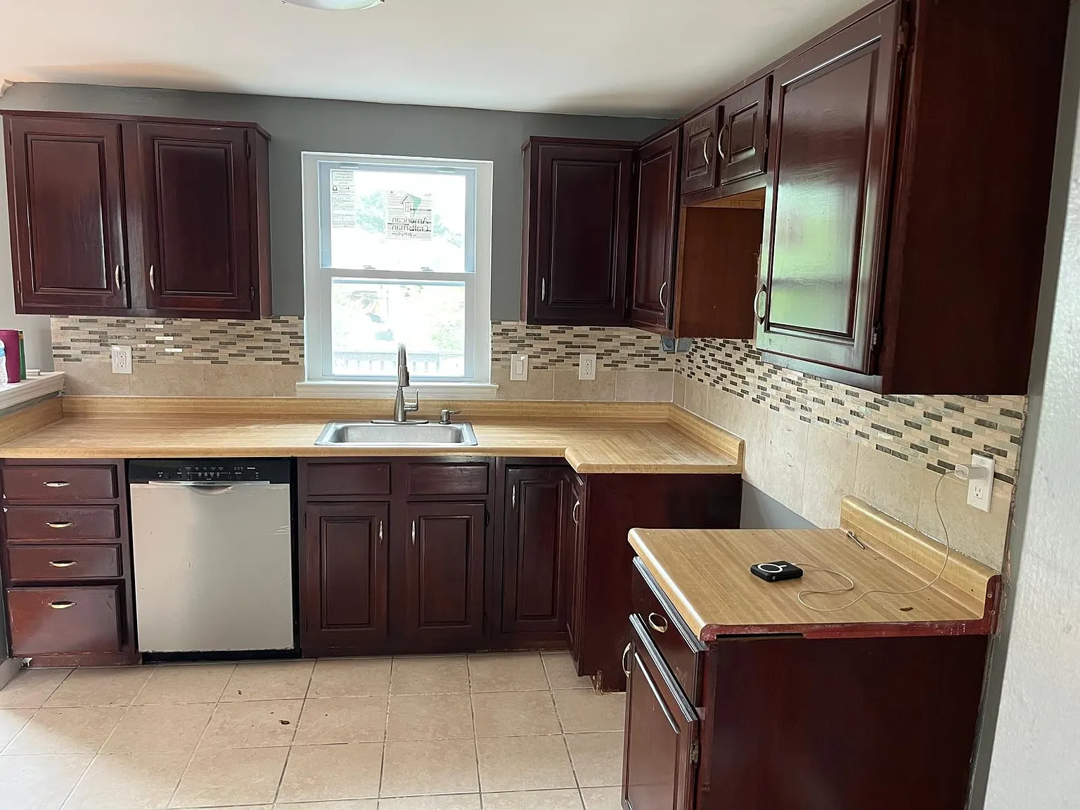 4 bed, 994 sqft, $2,700 — Photo 3