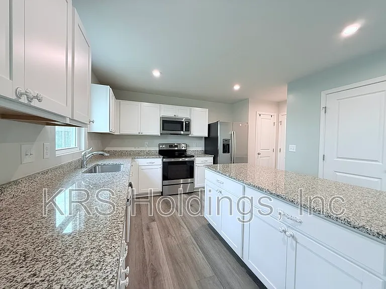 379 Hunting Wood Dr — Photo 9