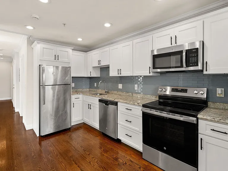 39 W Walnut Park #1 — Photo 2