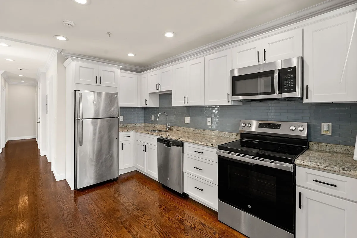 Building Photo - 39 W Walnut Park #1