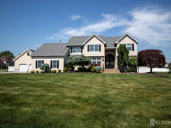 30 Brandon Ave, Monroe Township, NJ 08831