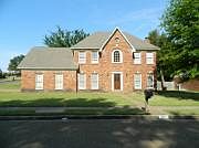 Front view of the home.