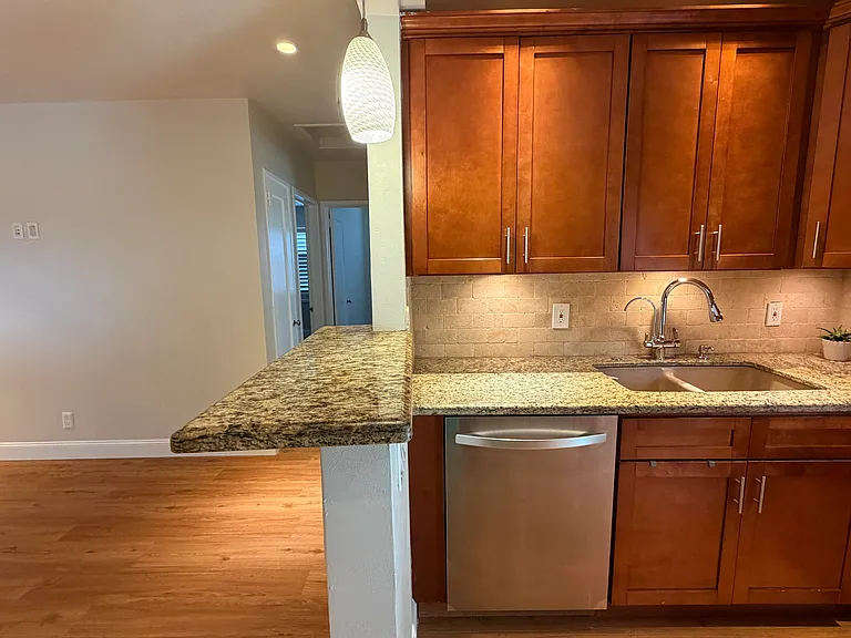 609 SW 6th Ave — Photo 5