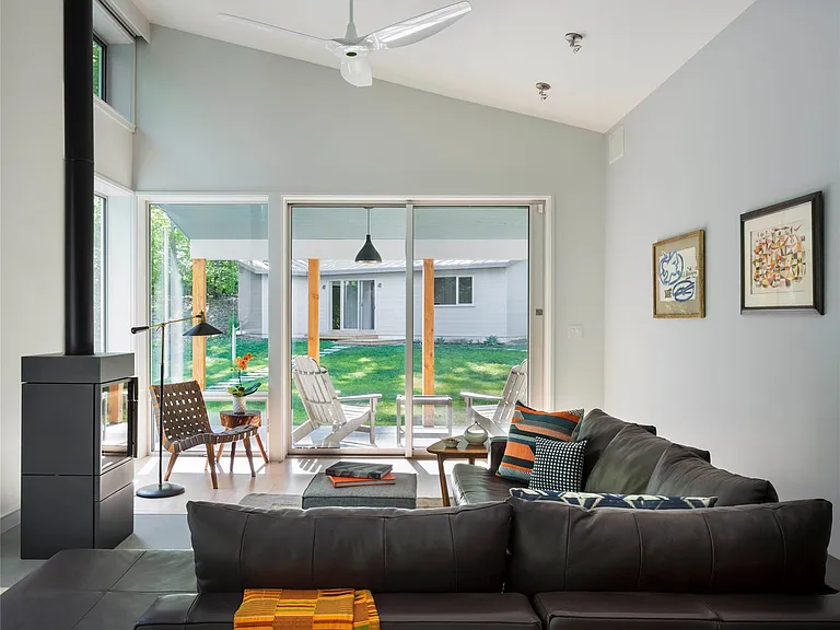 425 Lake Dr — Photo 5
