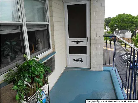 Sold by Neuhaus Realty, Inc. | media 28