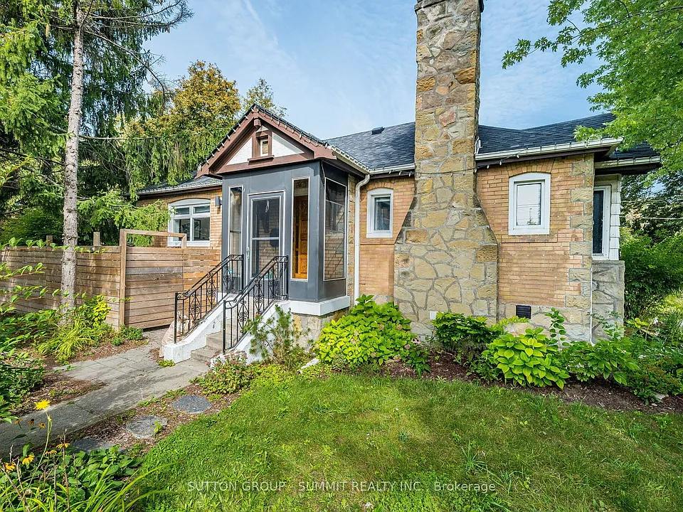 32 Ellis Ave