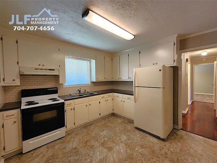 2 bed, 1.0 bath, $975 — Photo 4