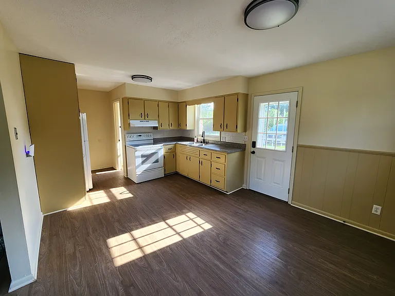 6295 Dresden Rd #B — Photo 11