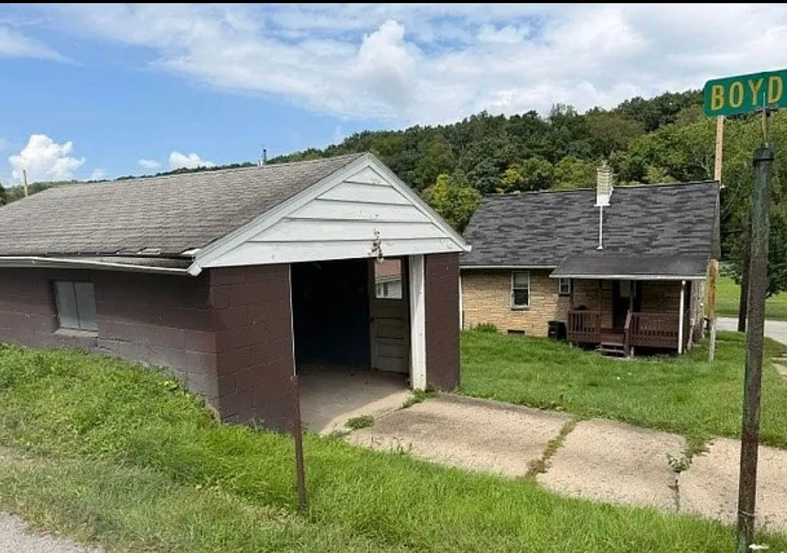 3 Bedroom Home-BlackHawk School Dist — Photo 3