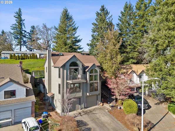 7655 Ridgewood Dr, Gladstone, OR 97027