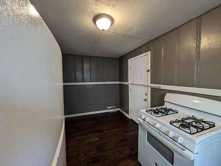 1243 Long Avenue — Photo 12