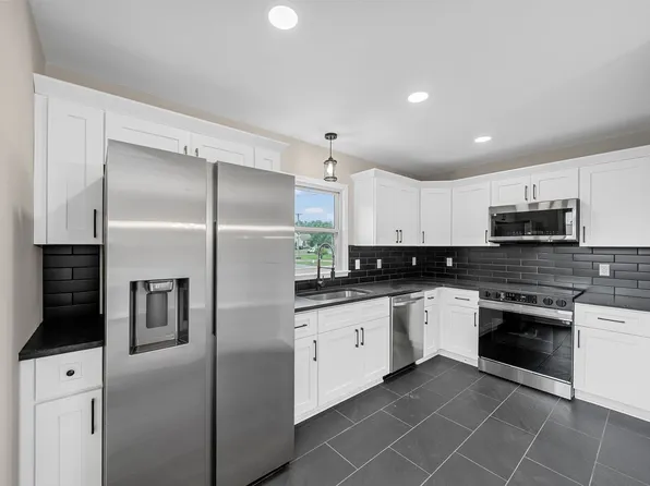 2161 Amadeus Dr, Clarksville, TN 37040