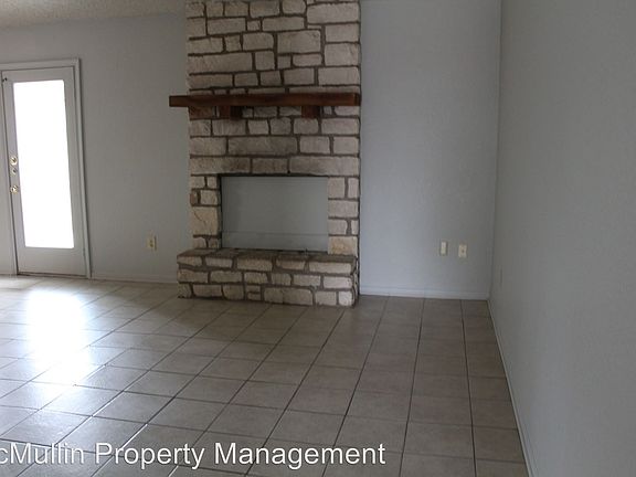 3rd image of 215 Spur Dr