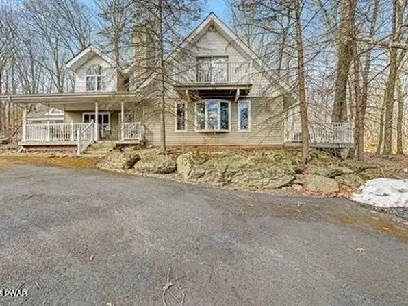 128 Gaskin Dr, Lords Valley, PA 18428