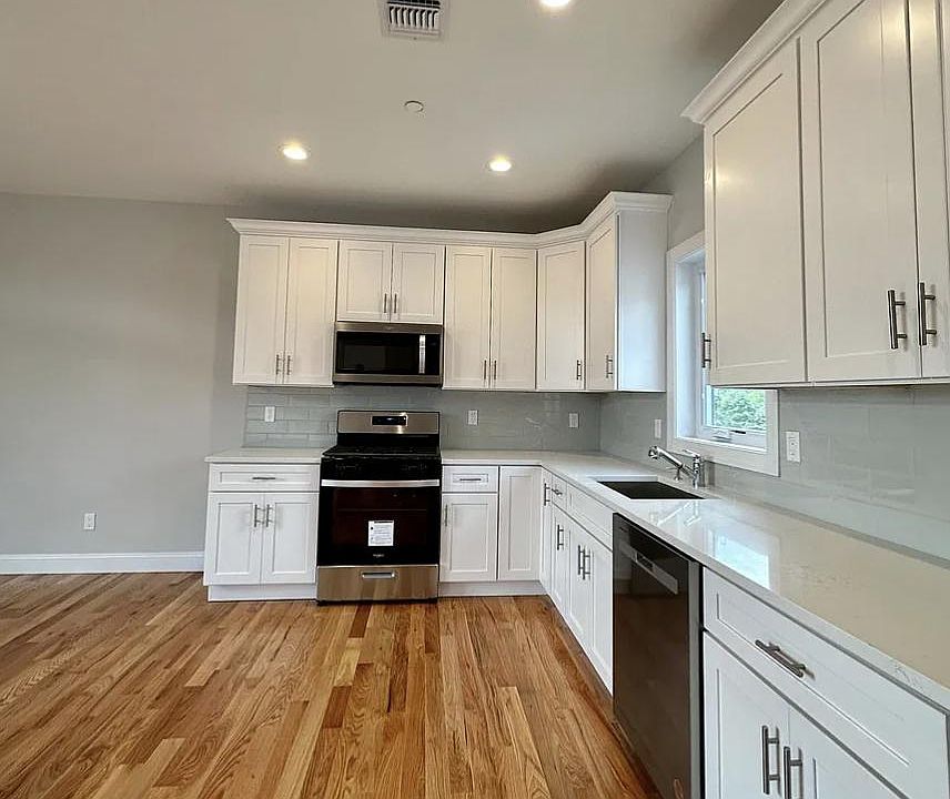 1st image of 1 Eugene St #0