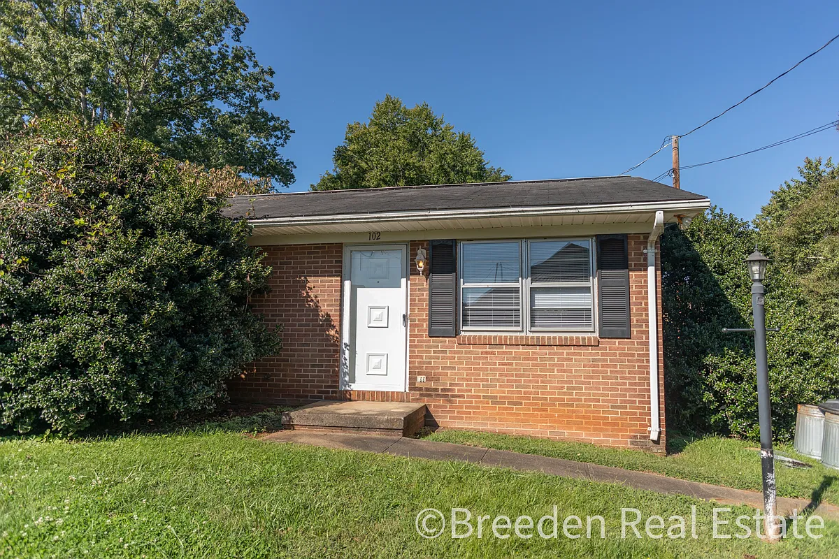 098-02: 102 Wilson Drive - B — Photo 1