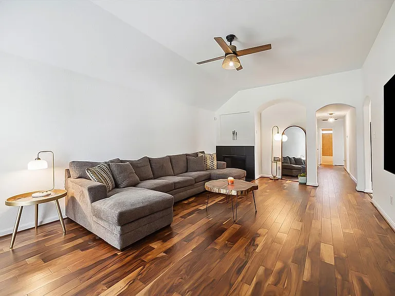 2615 Magnolia Fair Way — Photo 9