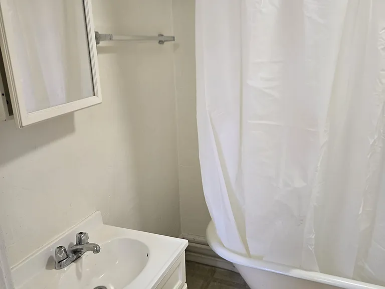 278 Woodford St #11 — Photo 7