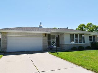 2941 W Wanda Ave, Milwaukee, WI 53221