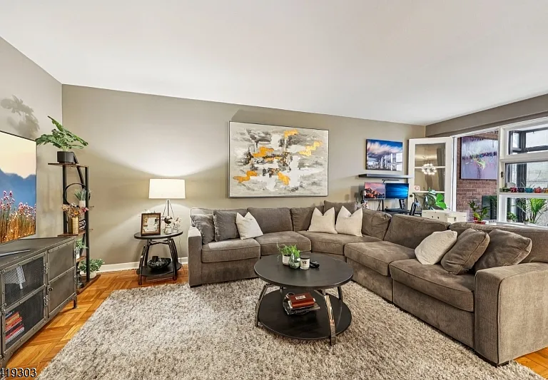 5 Roosevelt Pl #1E — Photo 8